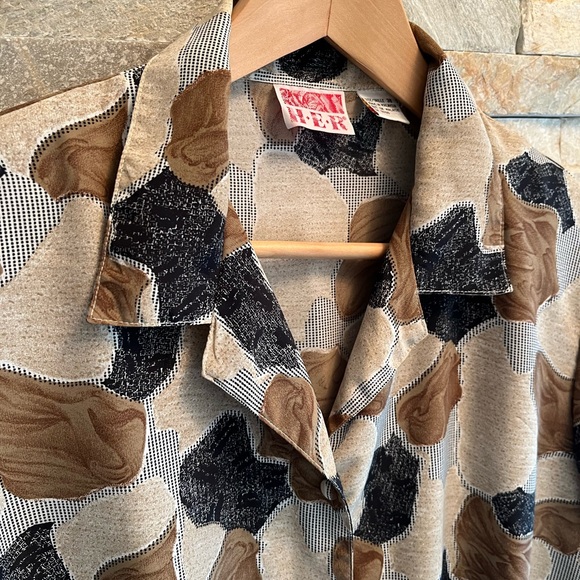 HER vintage blouse or jacket. Small removable shoulder pads. Probably polyester. - Picture 1 of 7